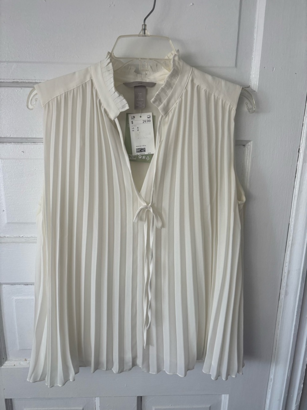 H&M Feminine Cream Pleated Sleeveless Blouse.